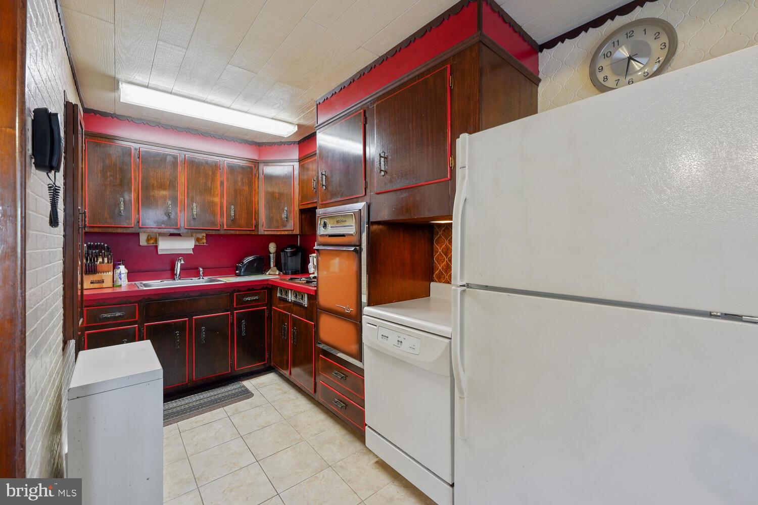 2024 Heather Road Folcroft, PA 19032 - Photo 8 of 21 Kitchen