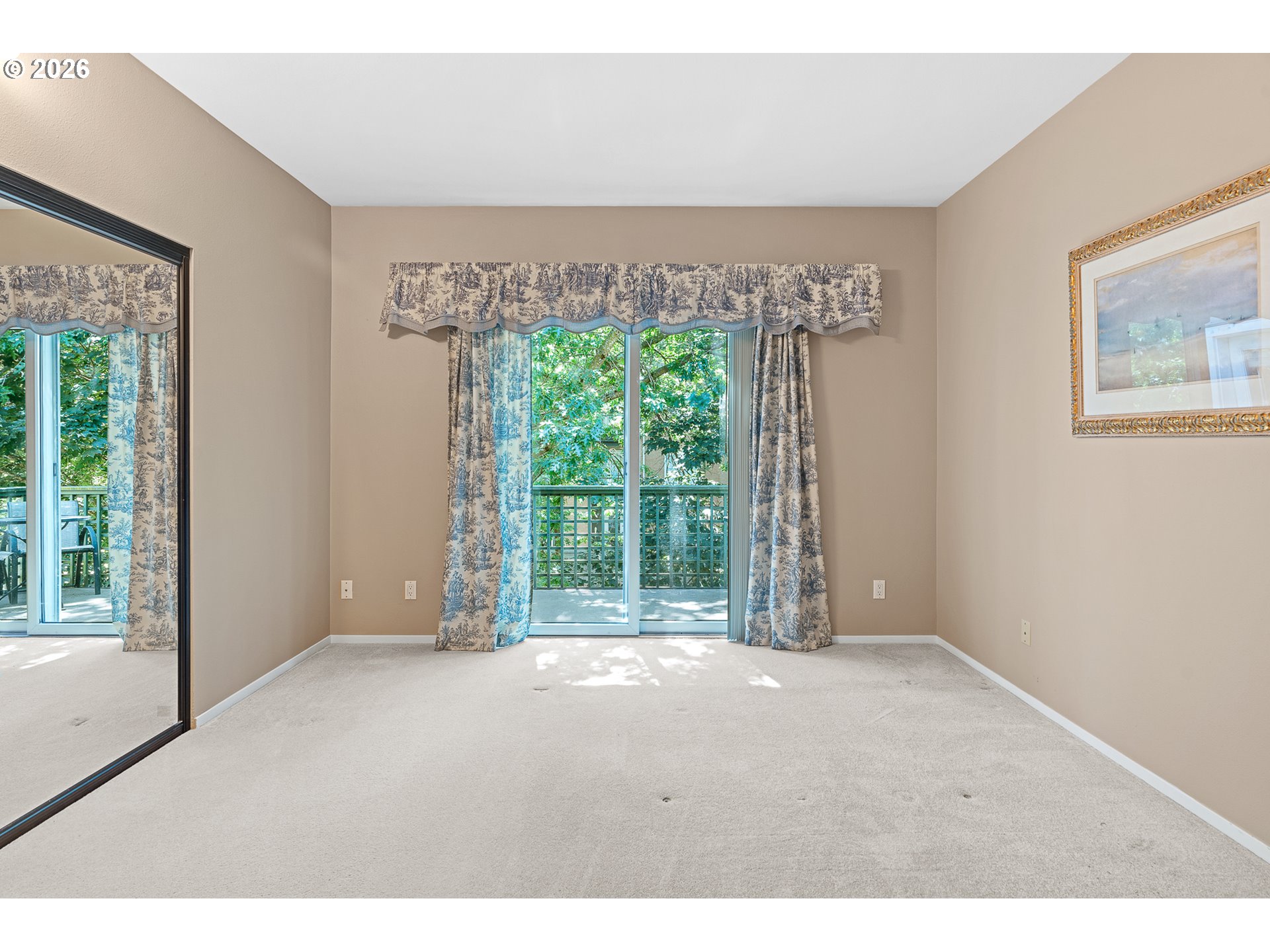 205 South Montgomery Street, Unit 401B Portland, OR 97201 - Photo 17 of 33 a view of an empty room with a window