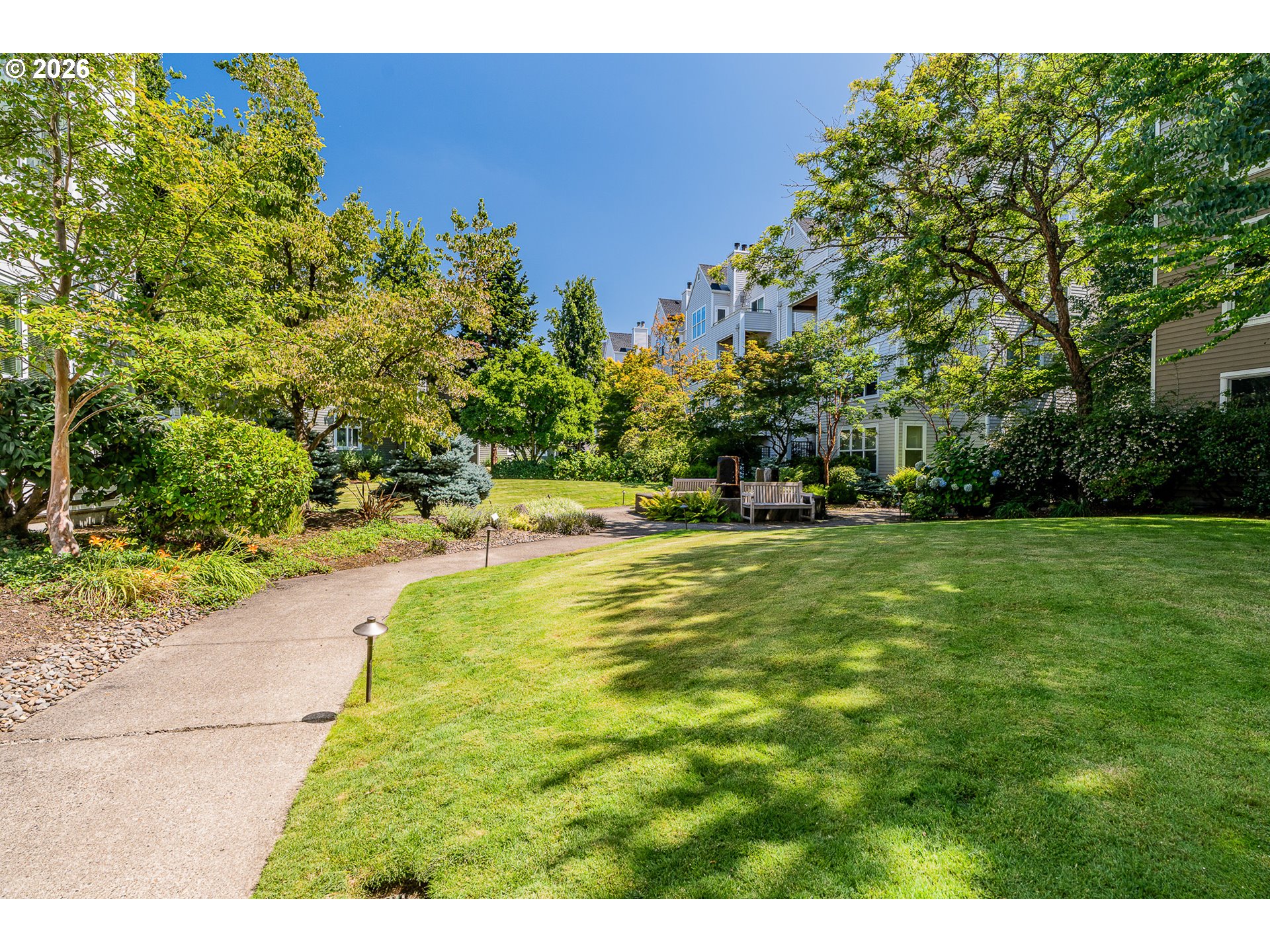205 South Montgomery Street, Unit 401B Portland, OR 97201 - Photo 25 of 33 a view of yard with green space