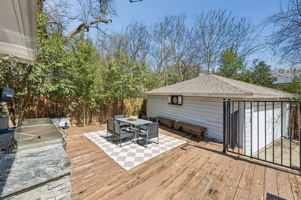 5130 Rexton Lane Dallas, TX 75214 - Photo 25 of 28 a backyard of a house with table and chairs