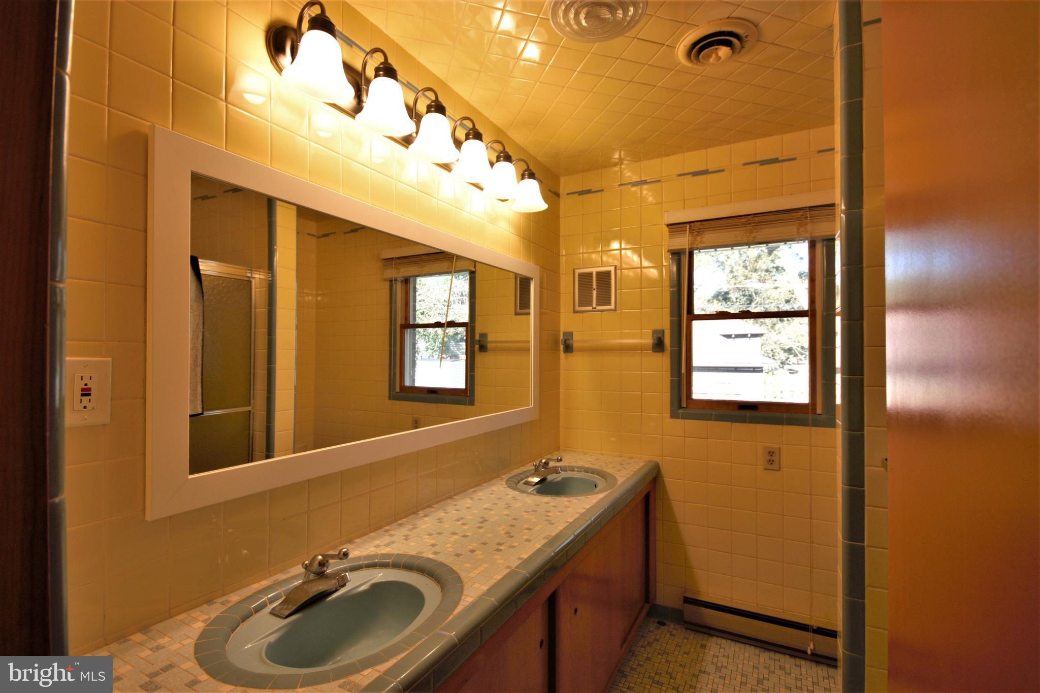 1240 Annapolis Road Odenton, MD 21113 - Photo 8 of 24 Hall bath with tub