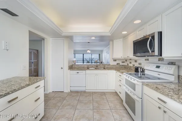 $3,200 | 155 A1A Jimmy Buffett Mem Highway, Unit 407, Satellite Beach, FL 32937