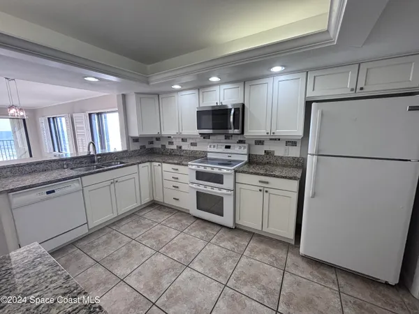 $3,200 | 155 A1A Jimmy Buffett Mem Highway, Unit 407, Satellite Beach, FL 32937