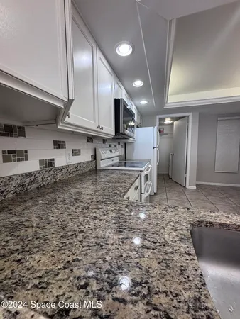 $3,200 | 155 A1A Jimmy Buffett Mem Highway, Unit 407, Satellite Beach, FL 32937