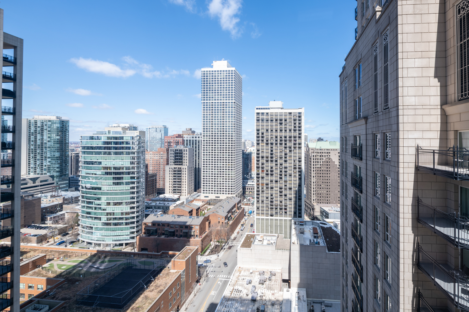 10 East Delaware Place, Unit 25B Chicago, IL 60611 - Photo 26 of 38