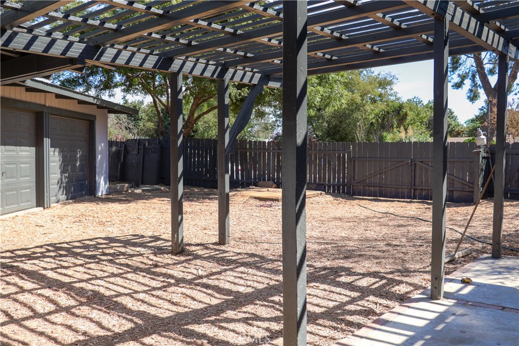 3323 Riverview Drive Jurupa Valley, CA 92509 - Photo 21 of 26 a view of a backyard of the house