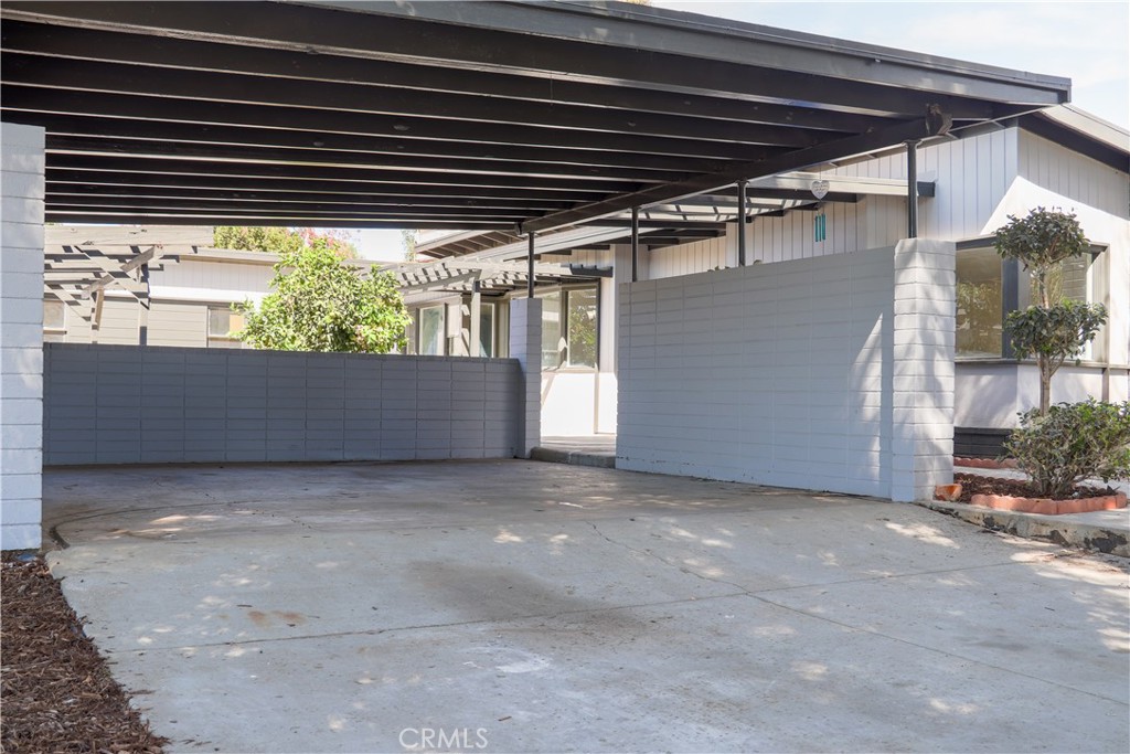 3323 Riverview Drive Jurupa Valley, CA 92509 - Photo 4 of 26 a view of backyard and window