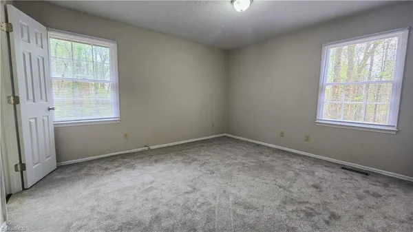 $1,650 | 4059 Village Place, Winston-Salem, NC 27127