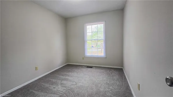 $1,650 | 4059 Village Place, Winston-Salem, NC 27127