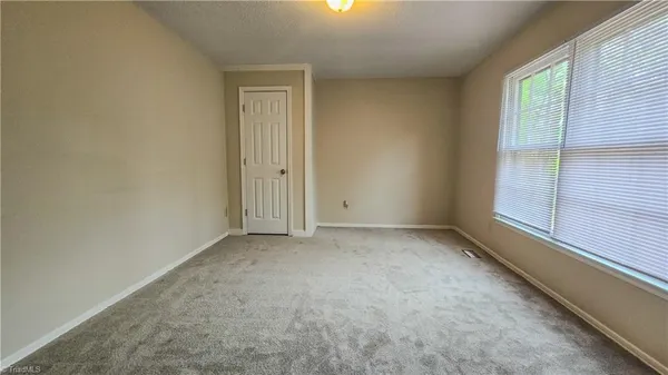 $1,650 | 4059 Village Place, Winston-Salem, NC 27127