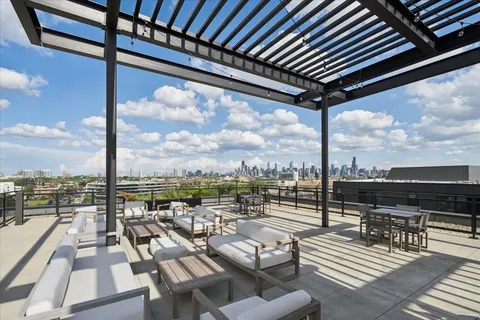 $645,000 | 1701 West Webster Avenue, Unit 601, Chicago, IL 60614