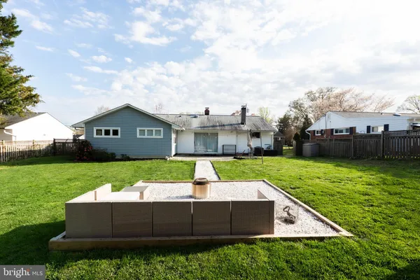 a view of house with a yard