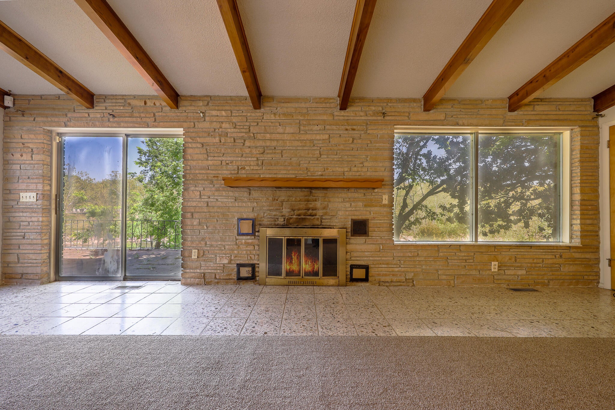63259 East 256 Road Grove, OK 74344 - Photo 9 of 23 Spacious Living Area