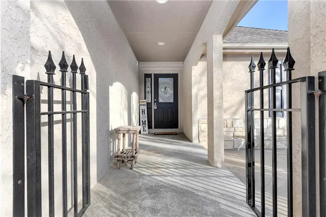 $381,500 | 4119 Southwest Homestead Drive, Lee's Summit, MO 64082