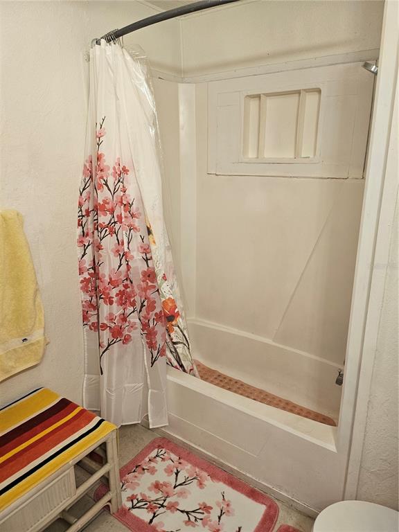 7657 North Caesar Point Dunnellon, FL 34433 - Photo 7 of 20 a bathroom with a bathtub and shower