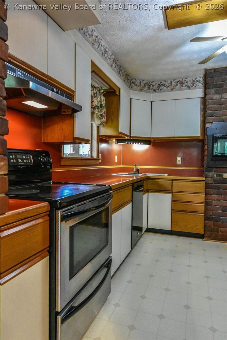 1597 Newmans Branch Road Milton, WV 25541 - Photo 19 of 38 Gallery Image 19