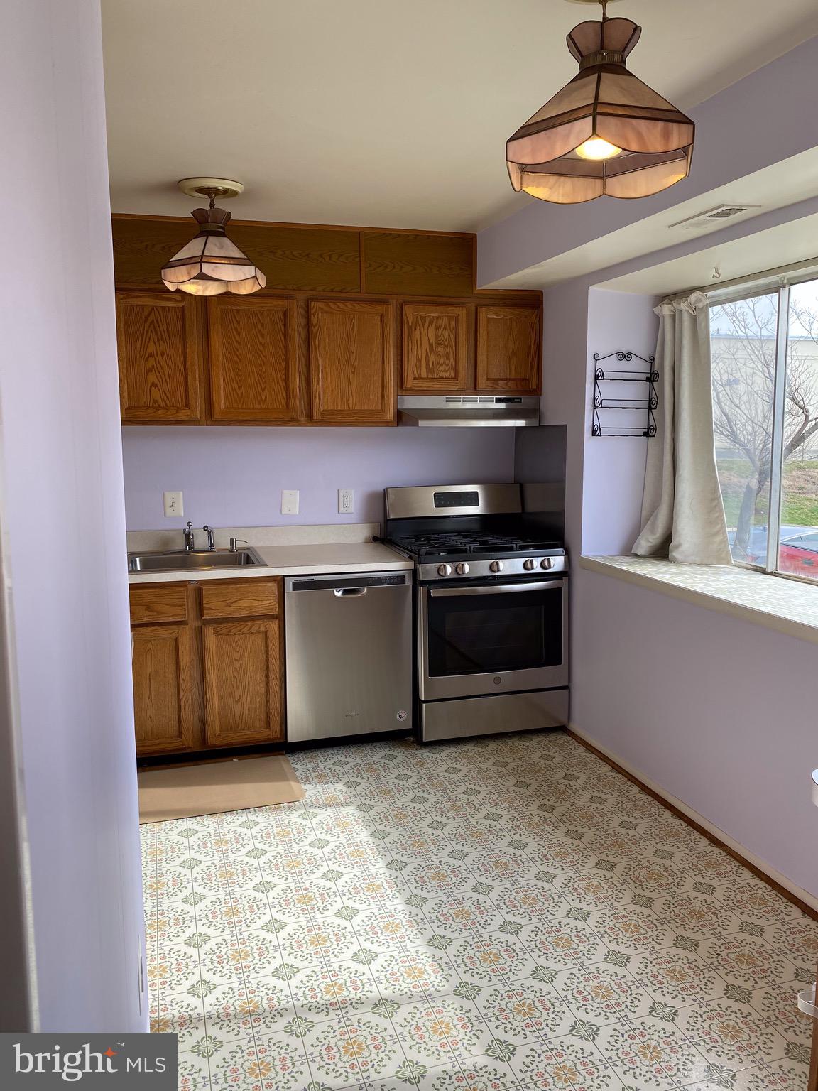 2384 Sun Valley Circle, Unit 2P Silver Spring, MD 20906 - Photo 3 of 26 Table space kitchen