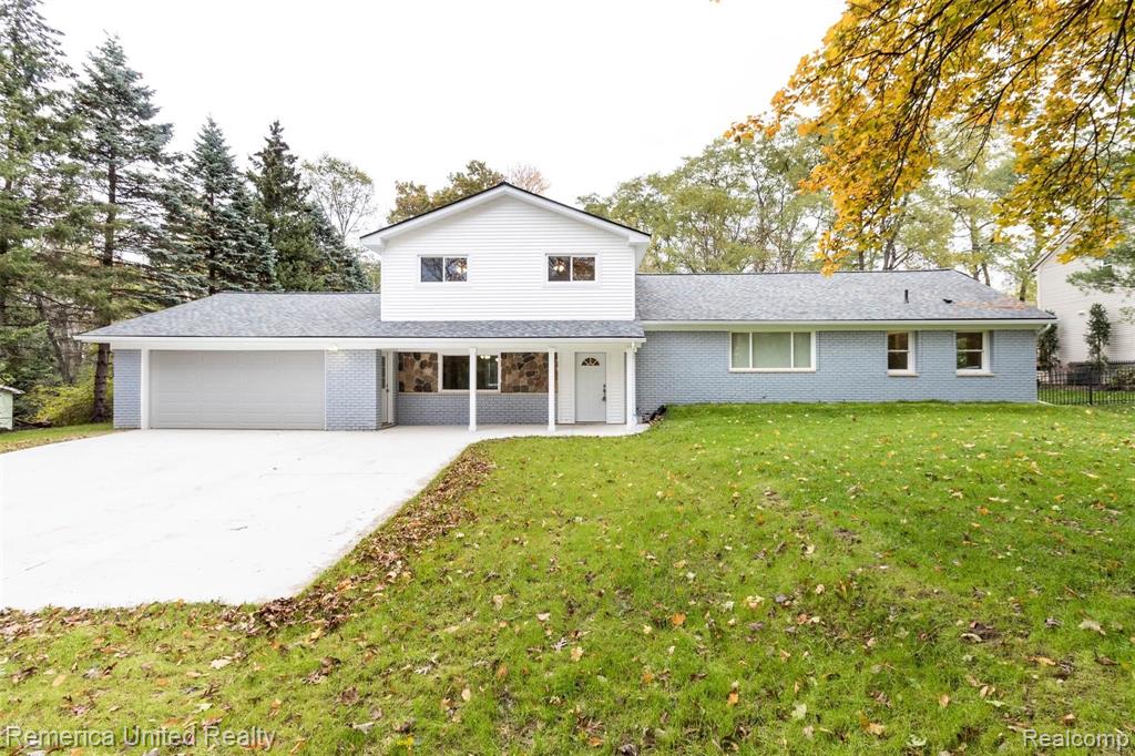 5585 Halsted Road West Bloomfield, MI 48322 - Photo 1 of 37