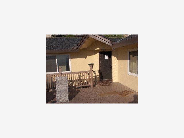 a black and white photo of a living room