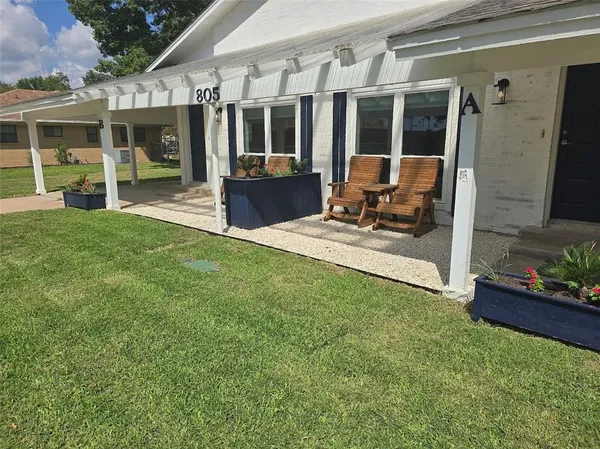 $400,000 | 805 Center Street, Unit A & B, Lockhart, TX 78644