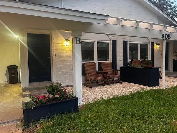 $400,000 | 805 Center Street, Unit A & B, Lockhart, TX 78644