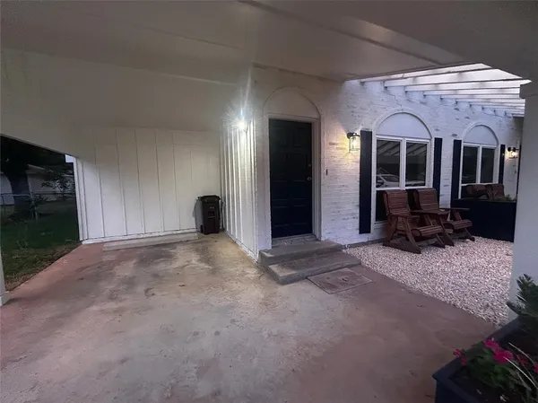 $400,000 | 805 Center Street, Unit A & B, Lockhart, TX 78644