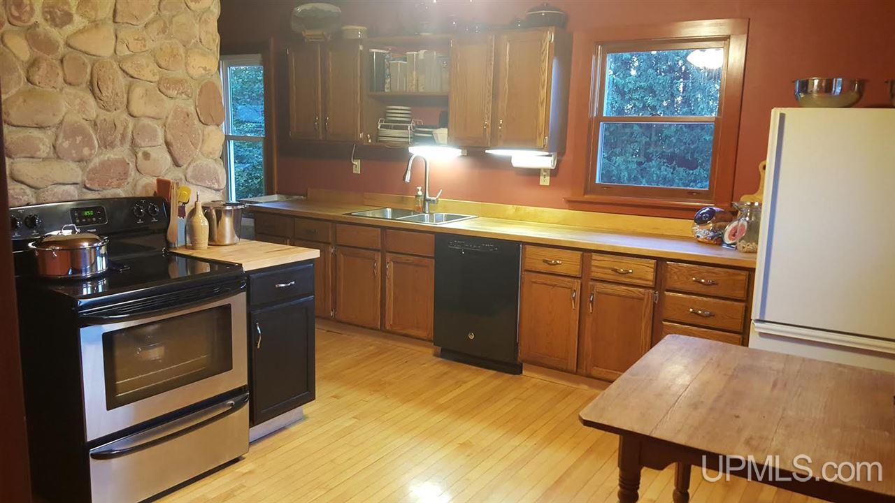 177 Zoberlein Street Ishpeming, MI 49849 - Photo 4 of 36