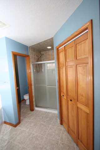 415 Rivers Edge Drive Minooka, IL 60447 - Photo 14 of 24 an empty room with window