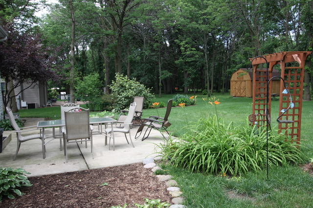 415 Rivers Edge Drive Minooka, IL 60447 - Photo 21 of 24 a view of a table and chairs in patio