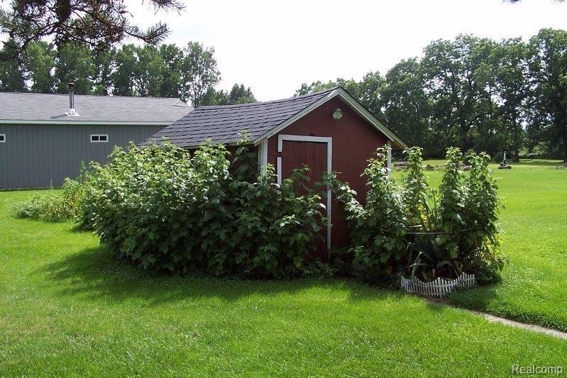67275 Wolcott Road Ray, MI 48096 - Photo 9 of 18 100_8033 (800x533).jpg