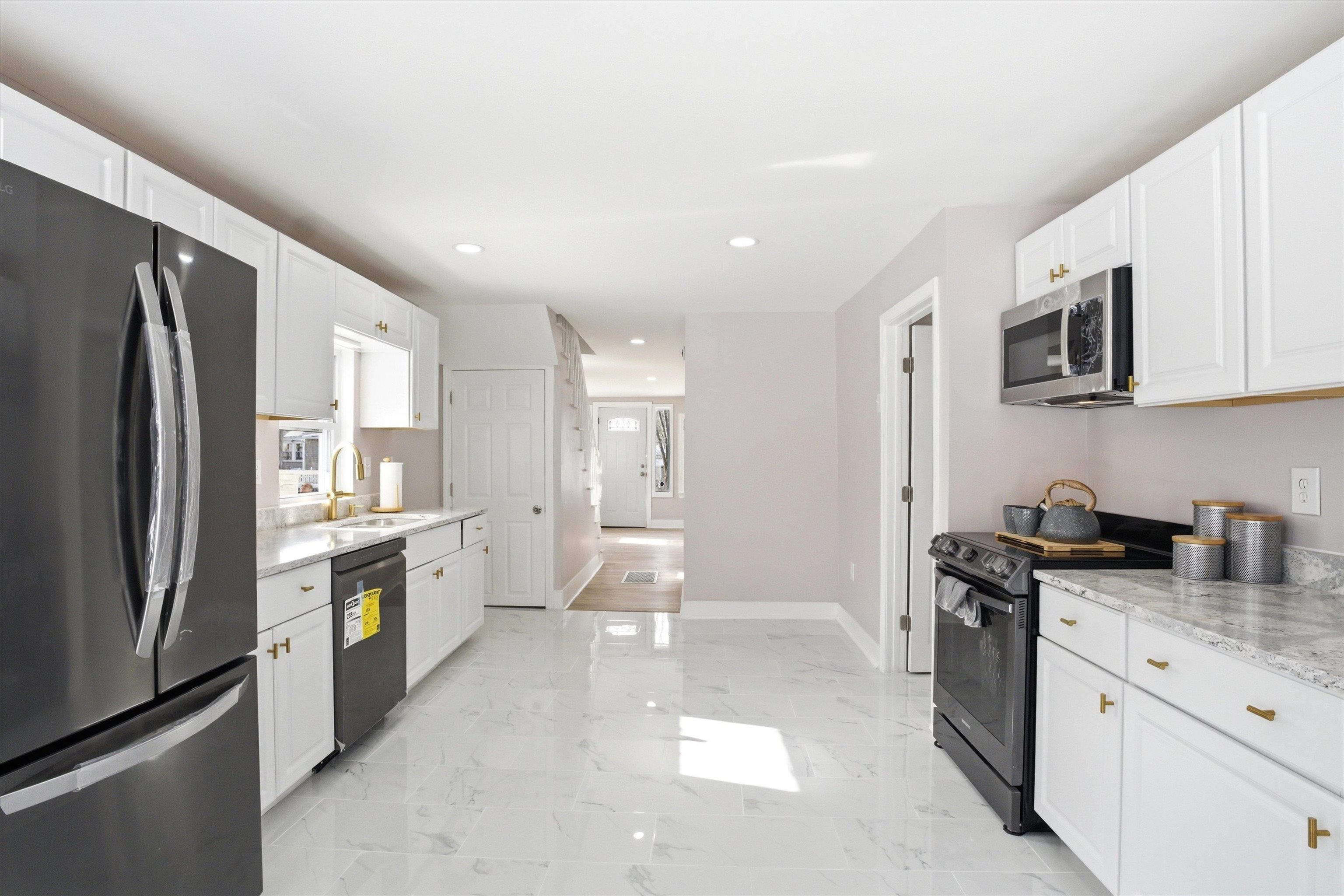 466 South Beech Street Manchester, NH 03103 - Photo 6 of 41