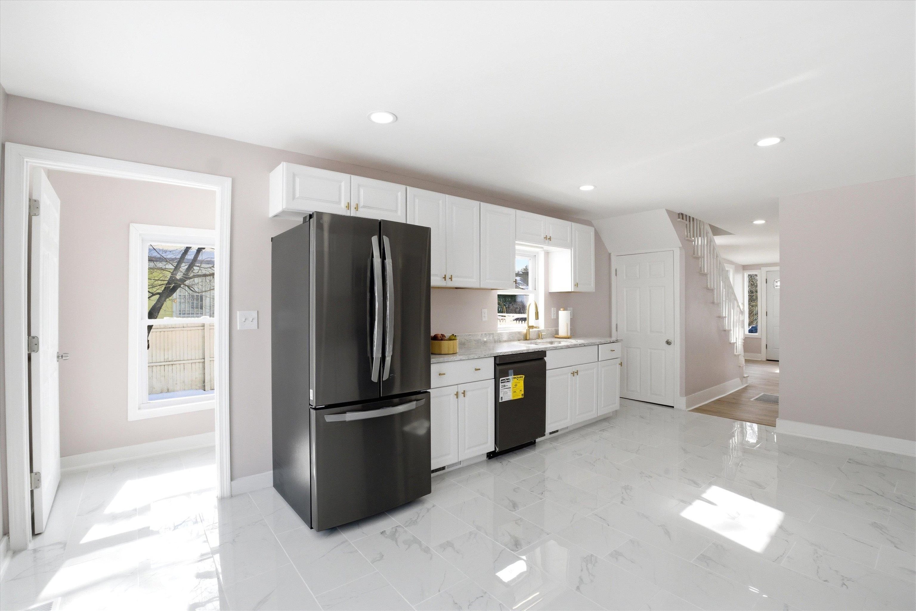 466 South Beech Street Manchester, NH 03103 - Photo 7 of 41