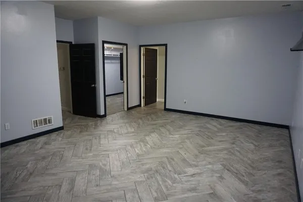 $425,000 | 585 Northwest 500 Road, Clinton, MO 64735