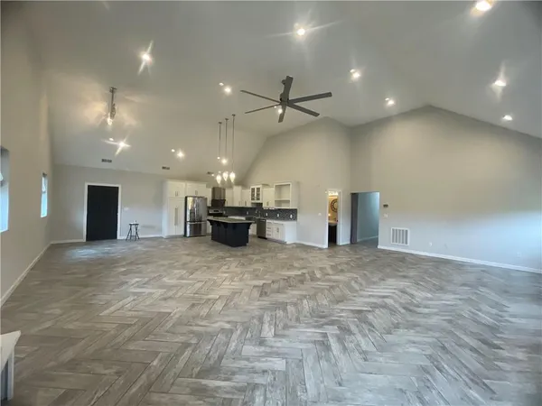 $425,000 | 585 Northwest 500 Road, Clinton, MO 64735