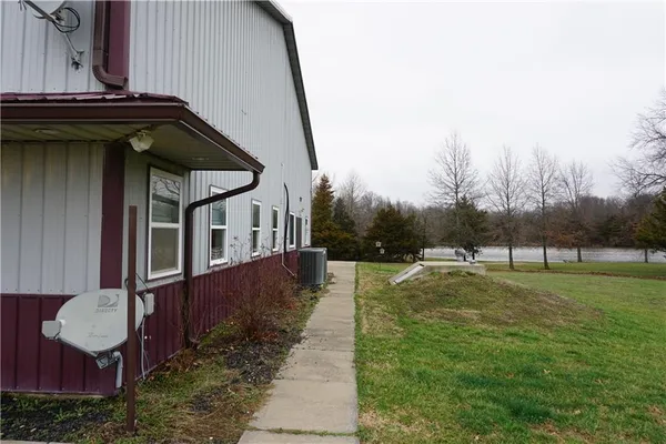 $425,000 | 585 Northwest 500 Road, Clinton, MO 64735