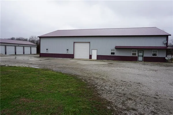 $425,000 | 585 Northwest 500 Road, Clinton, MO 64735
