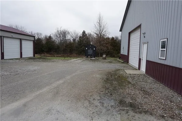 $425,000 | 585 Northwest 500 Road, Clinton, MO 64735
