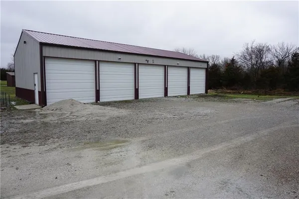 $425,000 | 585 Northwest 500 Road, Clinton, MO 64735