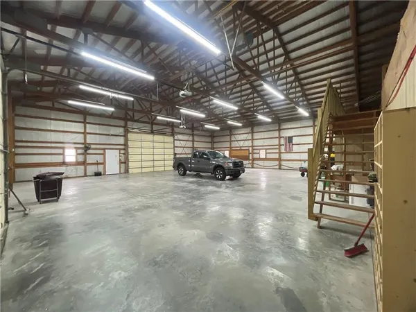 $425,000 | 585 Northwest 500 Road, Clinton, MO 64735