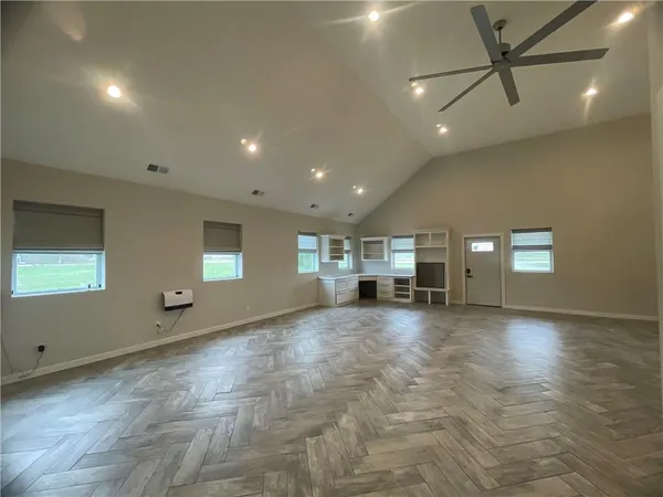 $425,000 | 585 Northwest 500 Road, Clinton, MO 64735