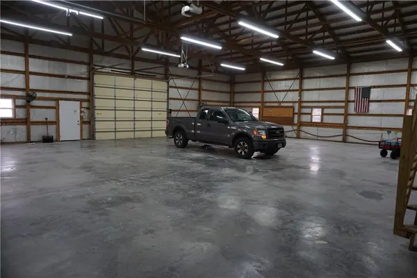 $425,000 | 585 Northwest 500 Road, Clinton, MO 64735