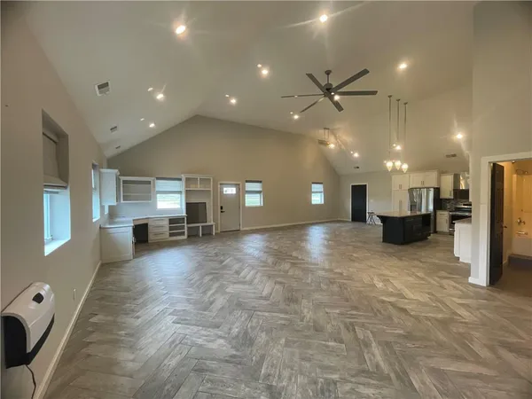 $425,000 | 585 Northwest 500 Road, Clinton, MO 64735