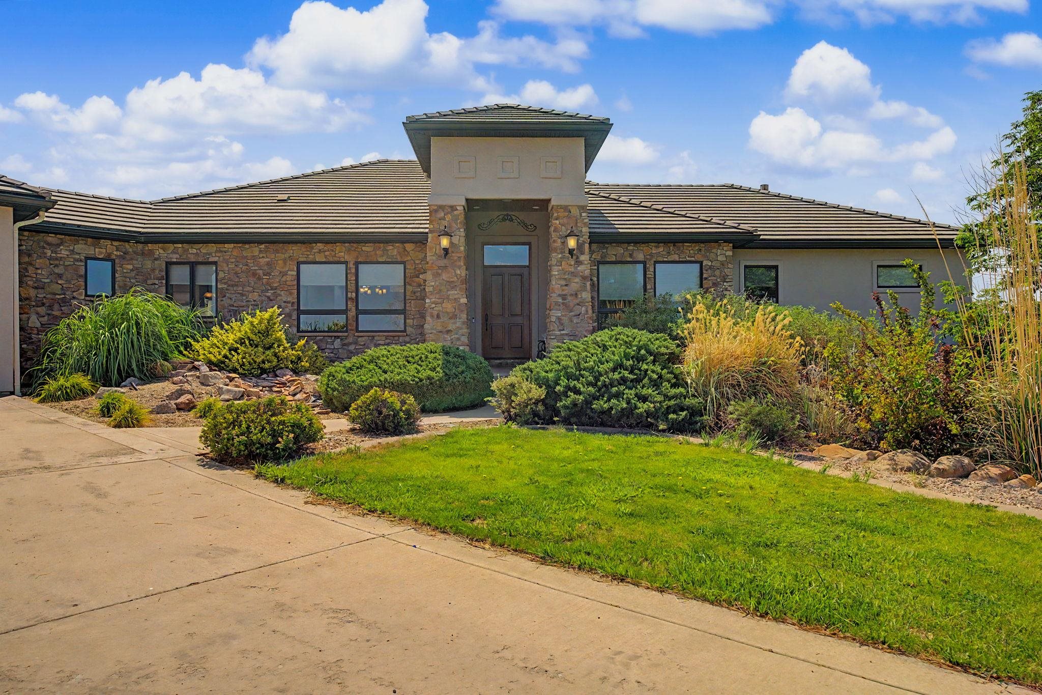 2376 I I- 1/2 Road Grand Junction, CO 81505 - Photo 2 of 42