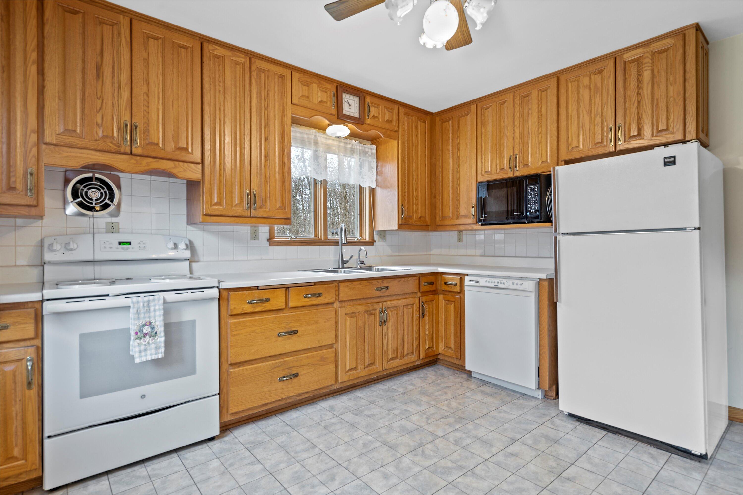 4241 Hillside Road Polk, WI 53086 - Photo 9 of 36 26-DSC09085