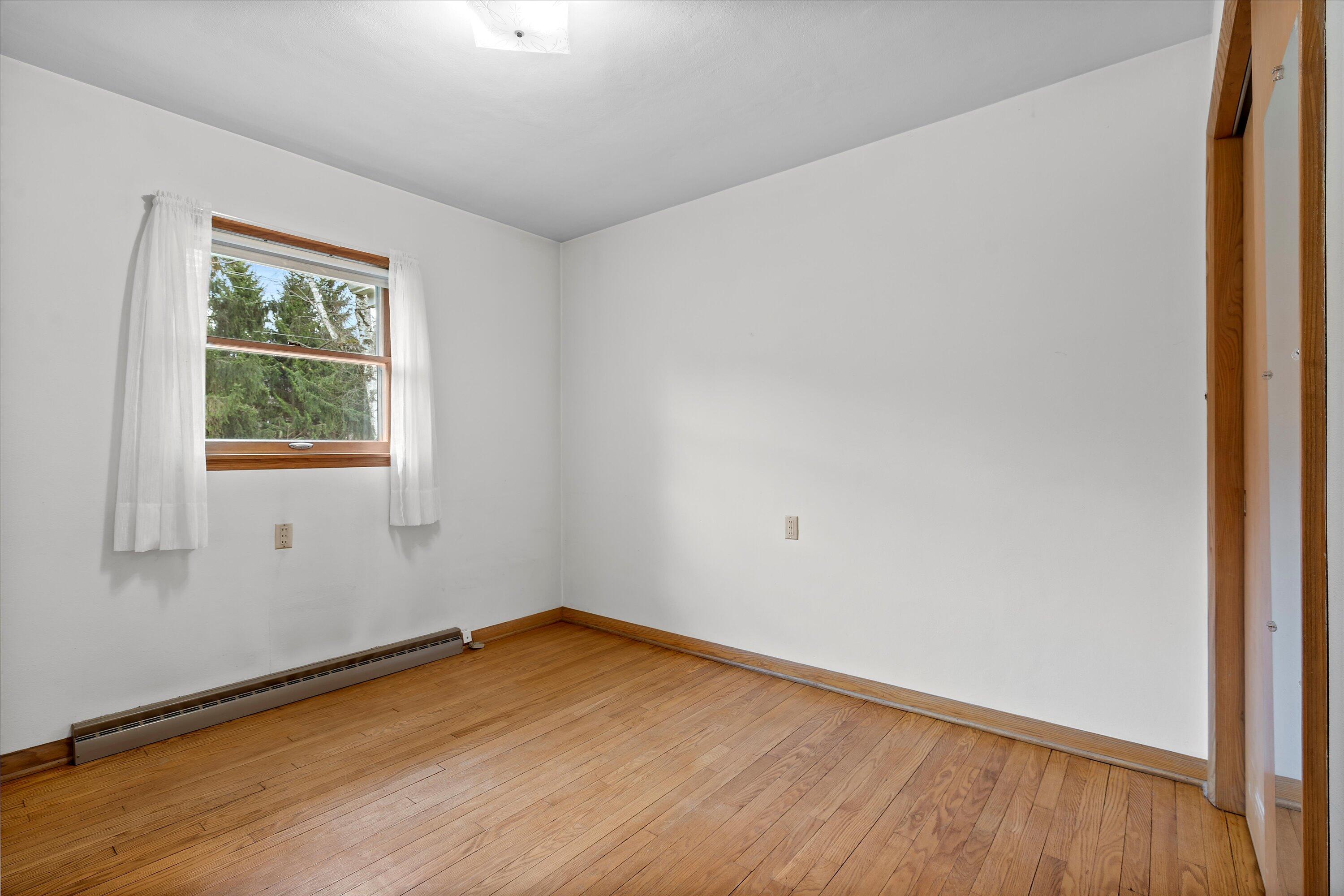 4241 Hillside Road Polk, WI 53086 - Photo 12 of 36 34-DSC09133