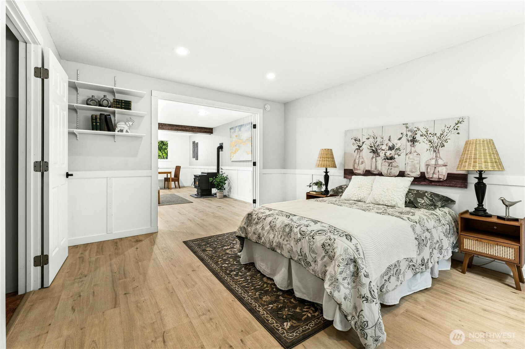 18152 145th Avenue Southeast Renton, WA 98058 - Photo 20 of 40 a spacious bedroom with a bed a mirror and lamp