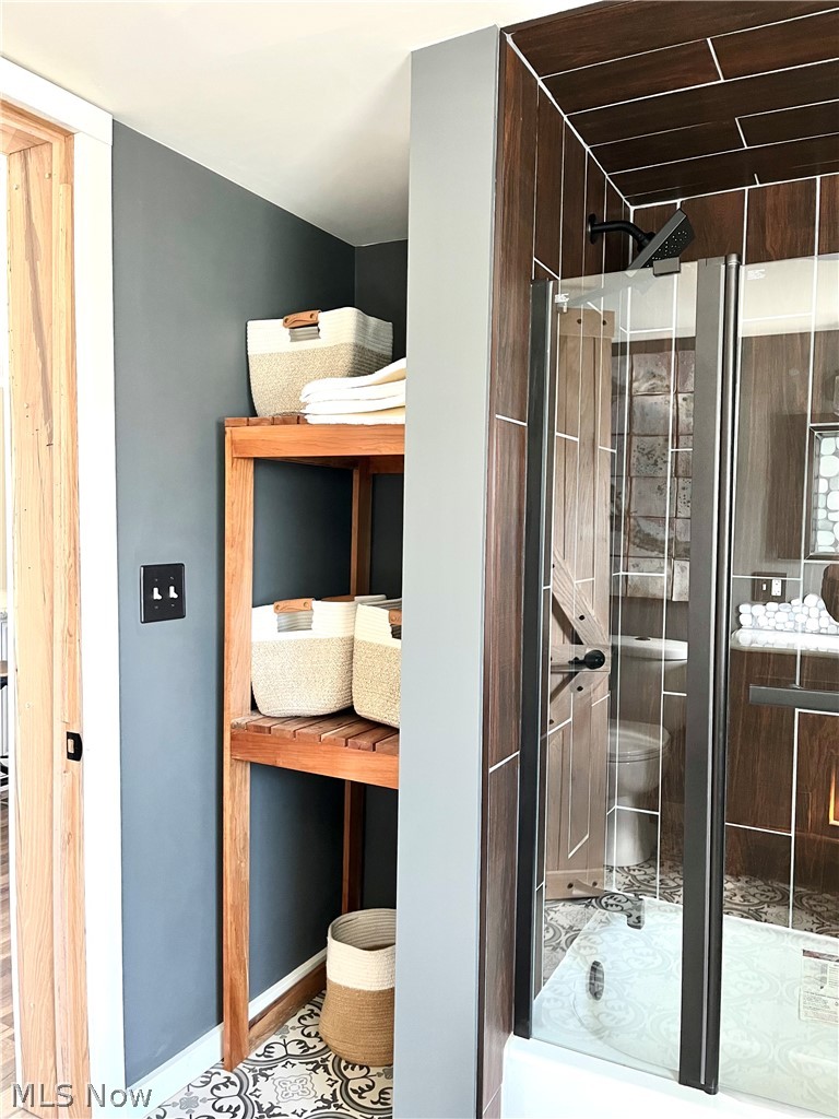 12972 Gilmore Road Southeast Port Washington, OH 43837 - Photo 24 of 50 Full bathroom with baseboards