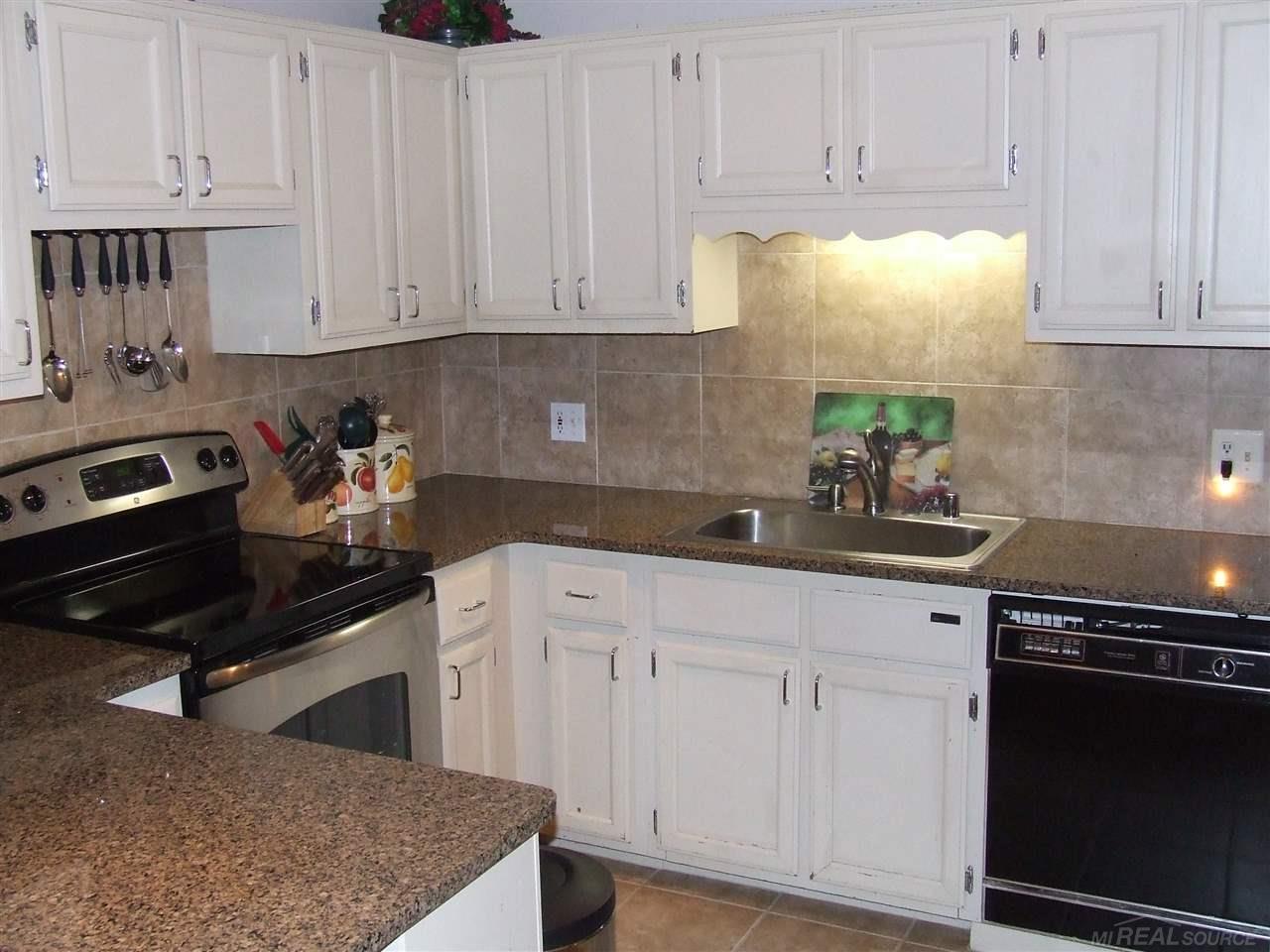 1135 Pine Ridge Court Rochester Hills, MI 48306 - Photo 5 of 10