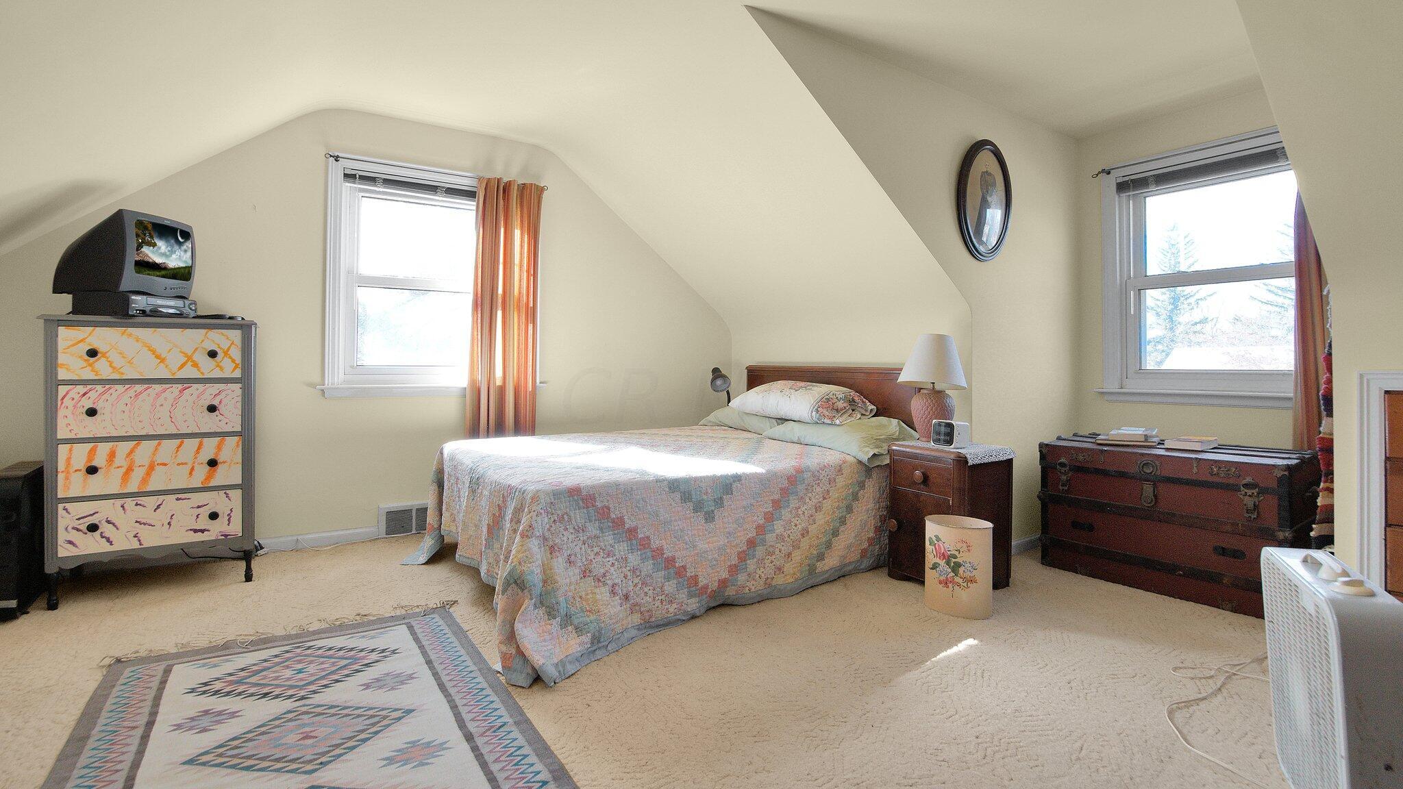 1194 Haddon Road Columbus, OH 43209 - Photo 17 of 33 Upstairs Bedroom