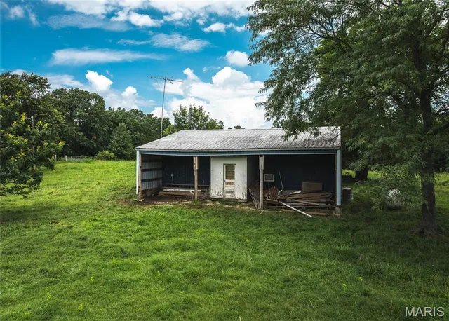 $695,000 | 25260 County Road 406, Bland, MO 65014